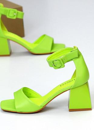 Sale 💚  женские босоножки на каблуке на каблуке с ремешком цвет лайм босоножки на каблуках квадратный каблук с решком