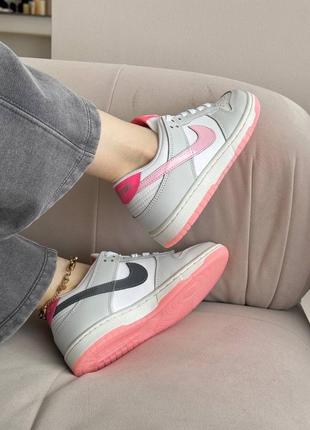 Классные женские кроссовки nike air max colour wine glasses for girls weekend pink puck серые3 фото