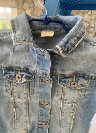 Zara girls 116 размер на 5-6 лет. джинсовый пиджак.