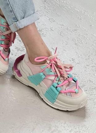 Красиві жіночі кросівки кольорові на подвійній шнурівці завищена підошва снікерси кроссовки массивная подошва двойная шнуровка