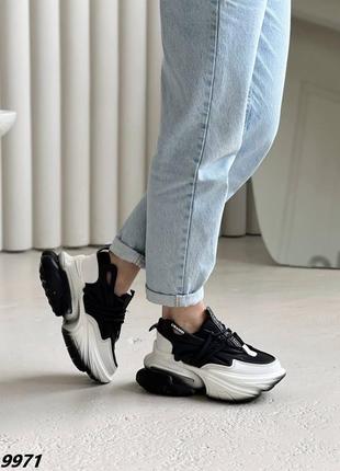 Стильные женские кроссовки