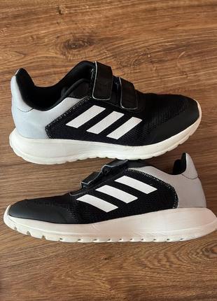 Чорні кросівки в сіточку для хлопця adidas 36 кросівки адідас