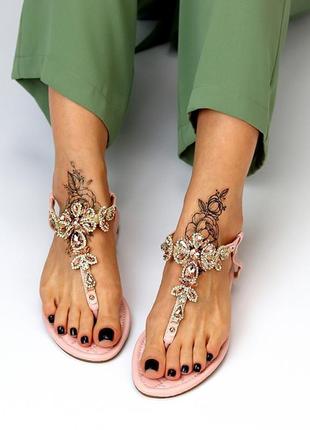 Оригинальные пудровые женские босоножки на каблуке летние эко-кожа лето
