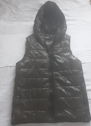 Жилетка zara xs 42-44 оригинал.на синтепоне с капюшоном