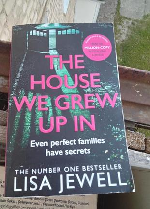 Книга на английском языке lisa jewell - the house we grew up in