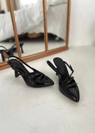 Босоножки на каблуке женские кожа наплак черного цвета