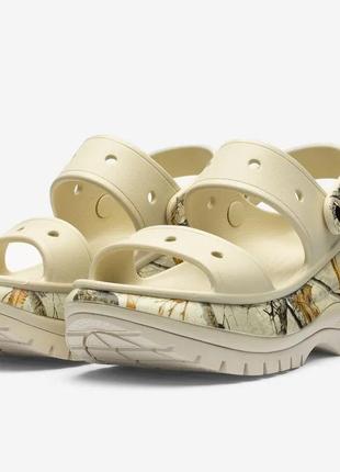 Босоножки Solarized crocs classic mega crush realtree sandal. оригинал. новые. w10, w11