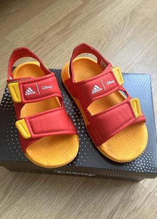 Босоніжки adidas