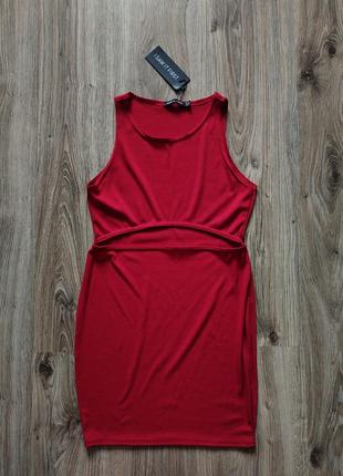 Платье с разрезом в рубчик