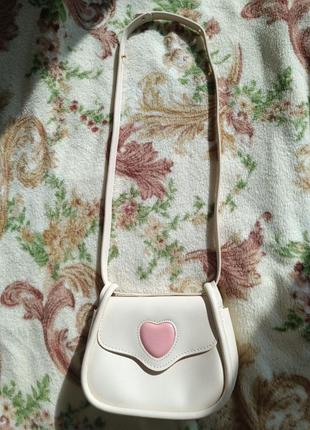 Біла сумочка в кокет/корейському стилі з сердечком