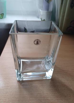 Скляна кубічна ваза