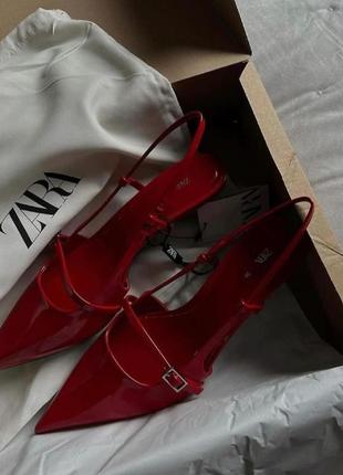 Лакированные красные туфли на актуальных каблуке zara
☝️☝️