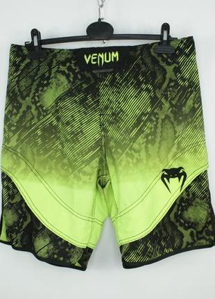 Яркие спортивные шорты venum