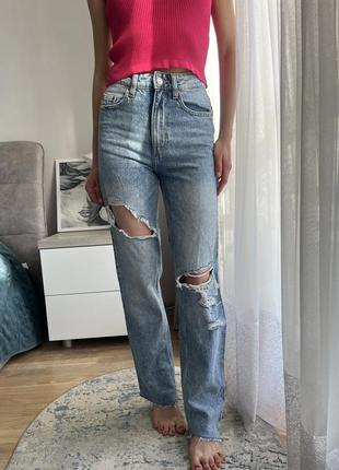 Синие прямые джинсы с рваностями 34 zara mango bershka