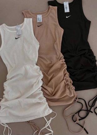 Стильное спортивное платье мини с затяжками по бокам приталенное, из плотной ткани черная молочная пудровая стильная качественная трендовая