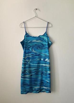 Ярко-голубое платье с мраморным принтом на тонких бретельках shein синее голубое аквамарин