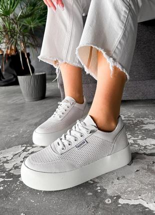 Білі базові жіночі кросівки кеди з перфорацією з натуральної шкіри шкіряні кросівки кеди з перфорацією