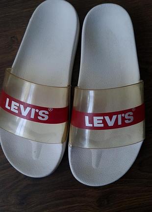 Шльопанці, шльопці  levis