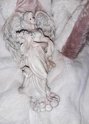 Вінтажний ангел. вінтажна статуетка ангела.