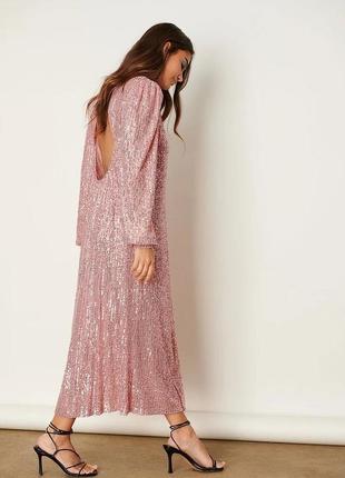 Сияющее розовое вечернее платье миди с пайетками и обнаженной спинкой s/m
