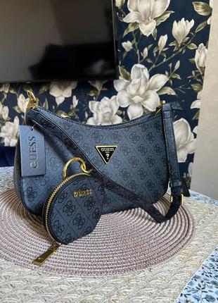 Маленькая сумочка из коллекции guess.