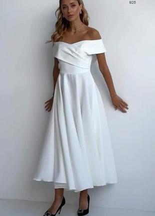 Вишукана біла сукня