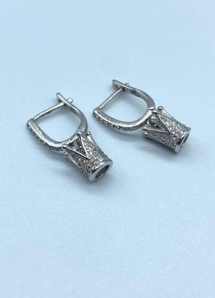 Серебряные серьги с фианитами