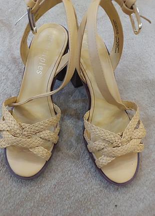 Элегантные босоножки