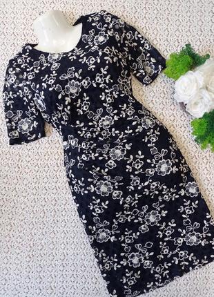 Платье кружевом по фигуре