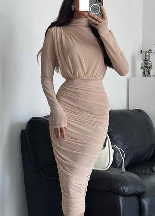 Розпродаж сукня prettylittlething міді з високим коміром прилаштована