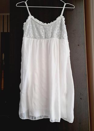 Платье белое декорировано ловушками, итальялия
