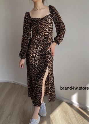Тренд леопардовое платье принт с разрезом