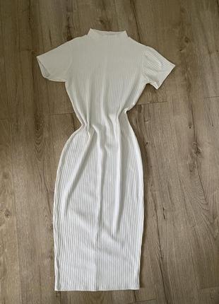 Белое платье по фигуре
