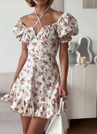Ніжна сукня міні в квітковий принт