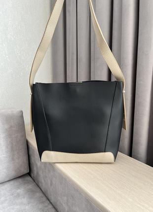 Вместительная черно-бежевая женская сумка
