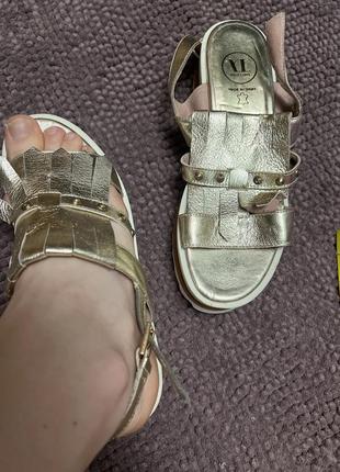 Шкіряні босоніжки