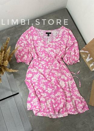 Розовое цветочное мини платье из 100% вискозы и завязкой на талии от new look
