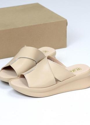 Шльопанці "della"