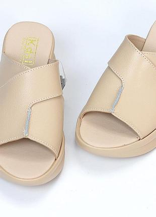 Шльопанці "della"