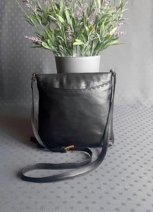 Кожаная красивая черная сумка фирмы jfw
