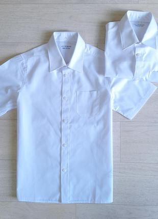 Беленькая школьная рубашка marks&spencer указано 9-10 лет.