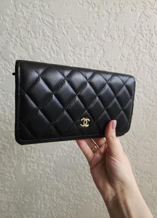 Є відео гаманець в стилі chanel чорний стьобаний