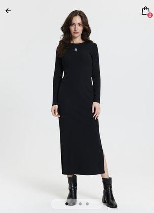 Sinsay длинное черное платье в рубчик с разрезами