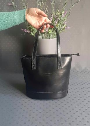 Кожаная красивая черная сумка фирмы vera pelle