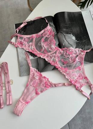 Розовое белье с цветочной вышивкой, красивый комплект белья вышивка цветочки лиф на косточках и трусики стринги