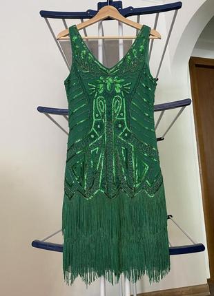 Сукня з v-подібним вирізом з паєтками та китицями танцювальне плаття