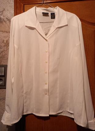 Новая блуза шикарная размер 48_50, белая красивые рукава, двойные манжеты, подплечики. все как пологается высший класс.