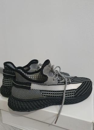 Нові чорно-білі кросівки inblu