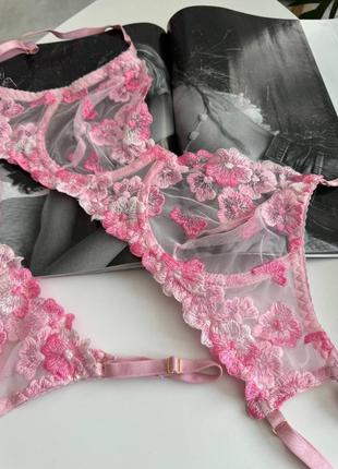 Розовое белье с цветочной вышивкой, красивый комплект белья вышивка лиф на косточках и трусики