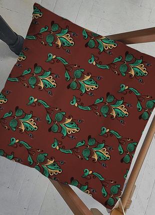 Подушка на стул с завязками косівські мотиви на коричневому тлі